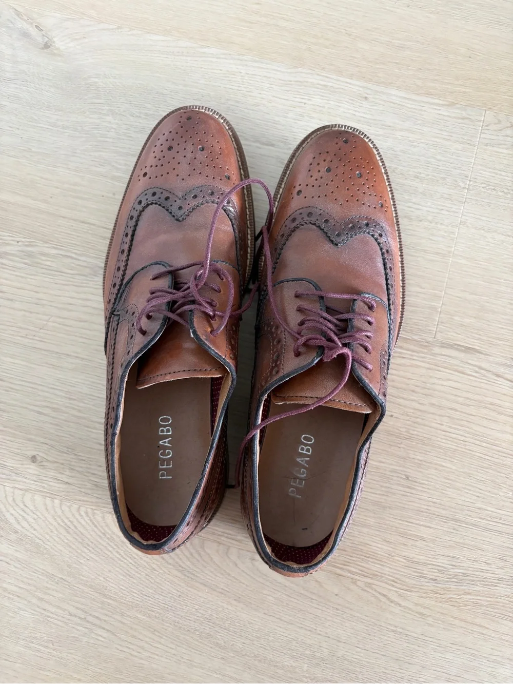Pegabo Men's Tan Leather Wingtip Oxfords